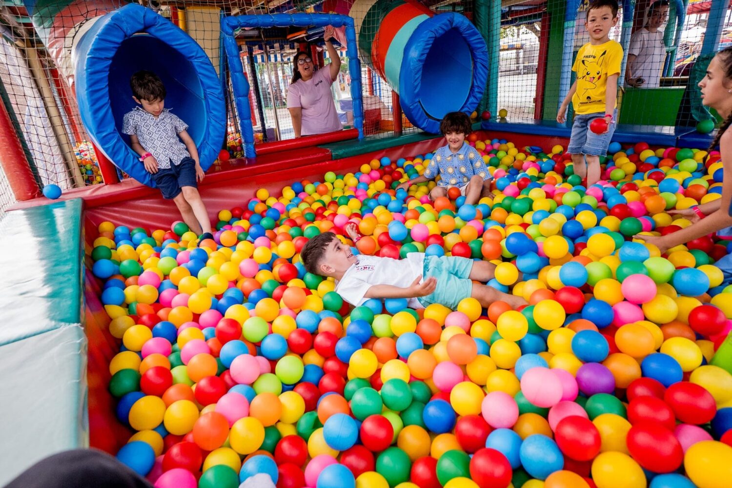 Por qué siempre volvemos al mismo parque (el poder psicológico de la nostalgia familiar)